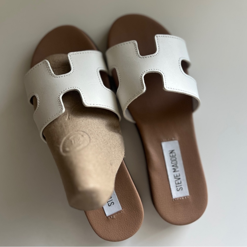 Steve Madden White Sandals size 5 (never worn - new)
